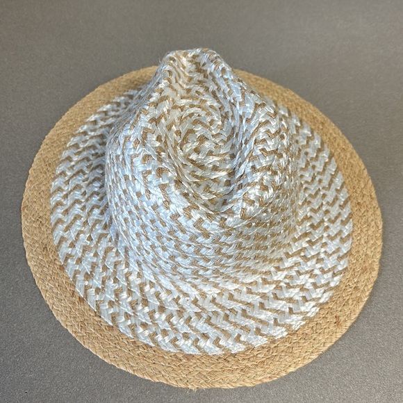 Kate Landry tan and white hat - Picture 2 of 8